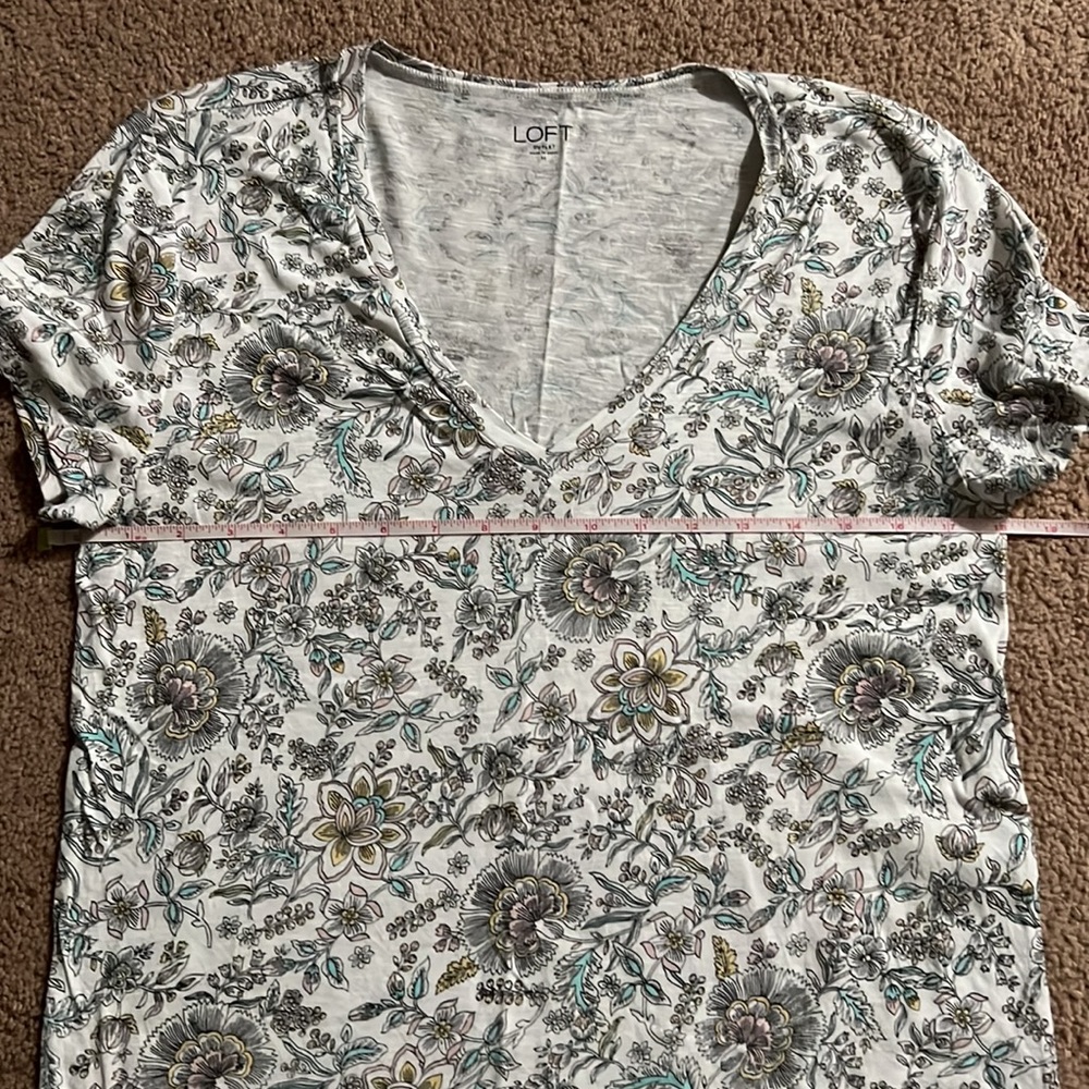 NWOT LOFT floral T-shirt medium - Picture 5 of 6